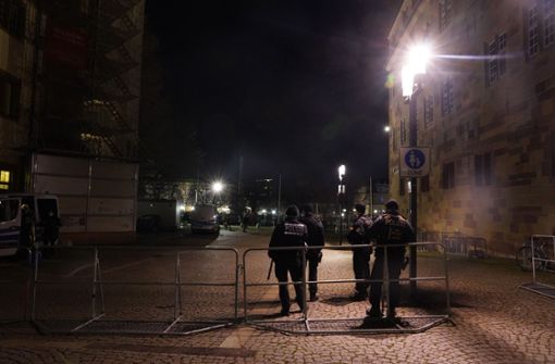 Auch abseits des Schlossplatzes hat die Polizei in der Silvesternacht zu tun. Foto: Andreas Rosar Fotoagentur-Stuttg/Andreas Rosar Fotoagentur-Stuttg