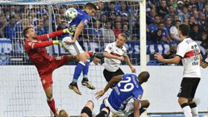 Der VfB spielt auf Schalke nicht schlechter Fußball als der Gegner, macht aber zu viele Fehler. Foto: AP