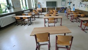 In einem Reutlinger Klassenzimmer bleiben die Reihen erst einmal leer. (Symbolbild) Foto: dpa-Zentralbild
