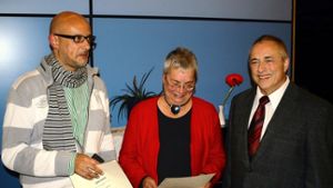 Stefan Molsner, Ursula Fechner und Hans Peter Steidle (von links) haben die Ehrenmünze der Stadt bekommen. Foto: Jürgen Brand