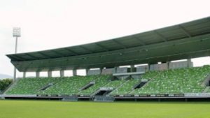 Die Haupttribüne des Reutlinger Kreuzeiche-Stadions bietet gut 5000 Fans Platz. Foto: imago/Ulmer