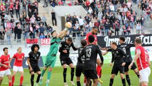 Die VfB-Abwehr ließ auf dem Bieberer Berg  nur wenig klare Chancen des OFC zu. Foto: IMAGO/Hartenfelser/IMAGO/Peter Hartenfelser