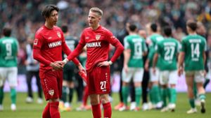 Hiroki Ito und Chris Führich – Enttäuschung nach dem 1:2 des VfB Stuttgart beim SV Werder Bremen. Foto: Pressefoto Baumann/Cathrin Müller