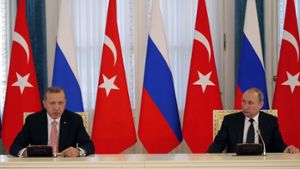 So sehen Freunde aus, die einen Streit fast begraben haben: Recep Tayyip Erdogan (links) und Wladimir Putin Foto: dpa