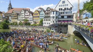 Hier ist was los: Das Stocherkahn-Rennen in Tübingen hat viele Besucher an den Neckar gelockt. Foto: 7aktuell.de/Eyb