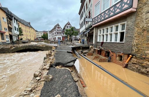 Vor allem der Westen und Südwesten (hier Bad Münstereifel) ist von dem Unwetter schwer betroffen. Foto: dpa/B&S