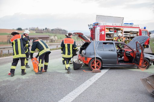 Drei Verletzte forderte ein schwerer Unfall auf der B313 nach einem illegalen Rennen. Foto: www.7aktuell.de | Marcel Heckel