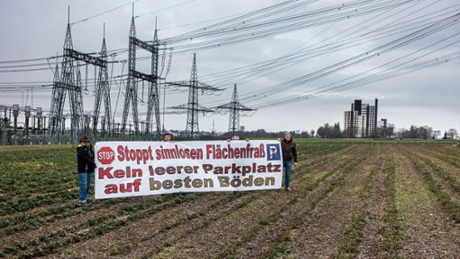TransnetBW will in Mühlhausen das Umspannwerk erweitern und Grundstücke kaufen. Betroffene protestieren. Foto: Brust