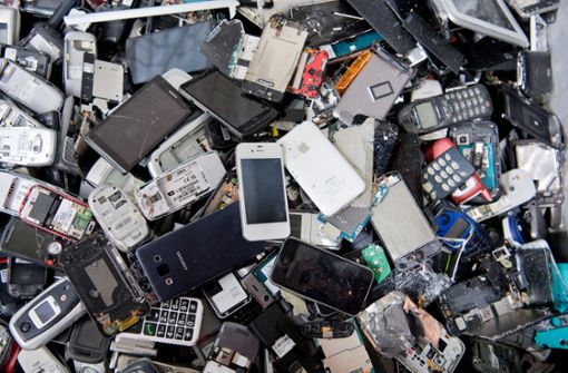 Die Masse an elektronischem Abfall steigt immer stärker an – in den vergangenen Jahren etwa dreimal schneller als die Weltbevölkerung. Foto: dpa/Julian Stratenschulte