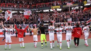 Der VfB Stuttgart gewinnt beim 1. FC Nürnberg. Und versetzt die Fans in Ekstase. Foto: Pressefoto Baumann