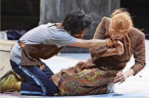 Sophie Marilley als Vologeso und Ana Durlovski als Berenike an der Stuttgarter Oper Foto: A. T. Schaefer