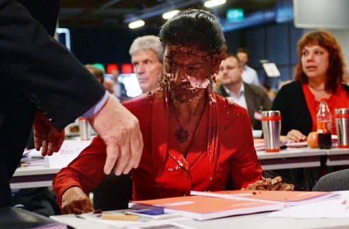 Getroffen: Linken-Fraktionschefin Sahra Wagenknecht wurde Opfer einer Tortenattacke Foto: dpa