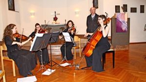 Das Pierrot-Quartett und der Komponist Reinhold Urmetzer bei einem Auftritt in der Sillenbucher Martin-Luther-Kirche. Foto: Sabine Schwieder