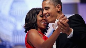 Ein Tänzchen zur Vereidigung: US-Präsident Barack Obama und seine Frau Michelle Foto: dpa