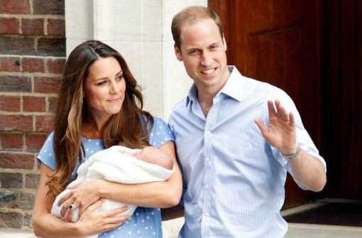 Prinz George wird zwei - wir erinnern uns zurück. 23. Juli 2013: Schon einen Tag nach seiner Geburt muss der kleine Prinz seinen ersten Pressetermin absolvieren. Foto: dpa