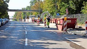 Auf der Stresemannstraße ist in Richtung Killesberg wegen Arbeiten an den Versorgungsleitungen eine Fahrspur gesperrt. Foto:  