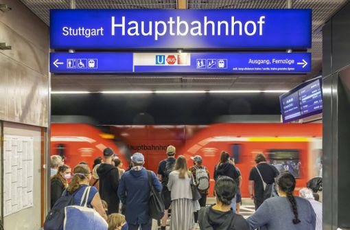 Ein Randalierer wütete am Hauptbahnhof in Stuttgart (Symbolbild). Foto: IMAGO/Arnulf Hettrich