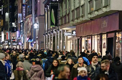 Gute Passanten-Frequenzen in der City: Händler sind zufrieden mit dem Weihnachtsgeschäft Foto: Lichtgut/Verena Ecker