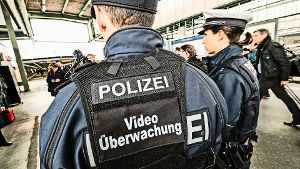 Die Bundespolizei nutzt Bodycams am Stuttgarter Hauptbahnhof bereits seit knapp einem Jahr. Jetzt folgen auch die Kollegen von der Landespolizei. Foto: Lichtgut/Leif Piechowski