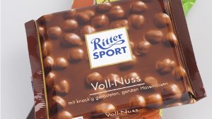 Geschmacklich gut aber falsch gekennzeichnet: Die Sorte Voll-Nuss von Ritter Sport. Foto: Stiftung Warentest