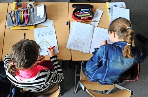 Für das Schuljahr 2015/16 rechnet das Staatliche Schulamt mit rund 1000 Schülern, die in der Region Stuttgart an Regelschulen inklusiv unterrichtet werden. Foto: dpa