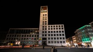 Während der Earth Hour gehen am Rathaus die Lichter aus. Foto: Lichtgut/Christoph Schmidt