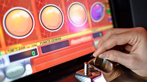 Glücksspiel bringt kein Glück: Es kann schnell in eine Abwärtsspirale führen. Foto: dpa/Britta Pedersen