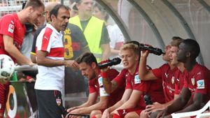 Der VfB Stuttgart um Trainer Jos Luhukay kann sich über den nächsten Zugang freuen. Foto: Pressefoto Baumann
