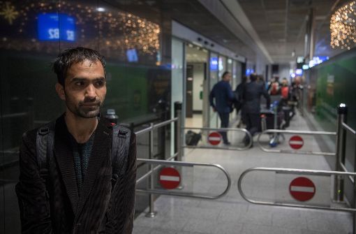 Haschmatullah F. bei seiner Rückkehr auf dem Flughafen in Frankfurt. Foto: dpa