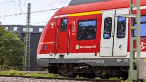 Auch wenn nicht gestreikt wird, bietet die S-Bahn Stuttgart am Montag nur einen eingeschränkten Fahrplan. Foto: imago images/Arnulf Hettrich
