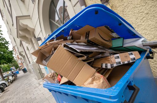 Millionen Tonnen Verpackungsmüll landen jedes Jahr  im Abfall. Das soll sich nach dem Willen der EU bald ändern. Foto: dpa/Peter Kneffel