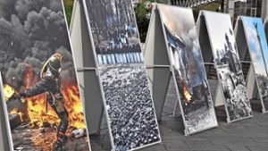 Auf dem Maidan: Eine eindrucksvolle Foto-Galerie am Fuß der 62 Meter hohen Freiheitssäule erinnert an die blutigen Revolutionswochen zwischen November 2013 und Februar 2014. Foto: StN