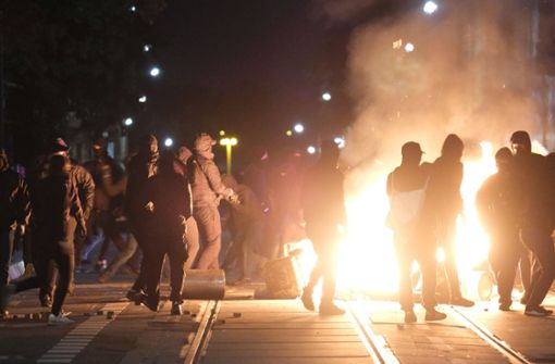 In Leipzig kam es in der Nacht zu Krawallen von linken Demonstranten. Foto: dpa/Sebastian Willnow