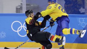 Deutschland und Schweden lieferten sich bei Olympia 2018 ein packendes Eishockey-Duell. Foto: AP