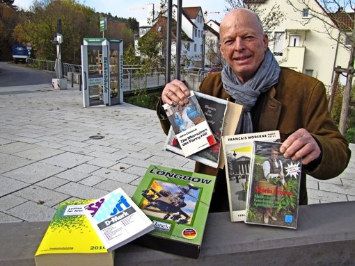 Sorgt für einwandfreie Leseauswahl: Walter Krämer von der  Interessenbörse beim Großreinemachen im Bücherhäusle. Foto: Claudia Barner