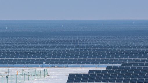 Ein Photovoltaik-Energieprojekt in der Autonomen Präfektur Changhi der Hui. Foto: Zhang Cheng/Xinhua/dpa