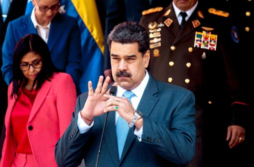 Nicolás Maduro – hier mit Ehefrau Cilia Flores – klammert sich an die Macht. Foto: imago/Agencia EFE