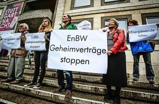 Protest vor dem Rathaus gegen den neuen Partner der Stadtwerke Foto: Lichtgut/Leif Piechowski