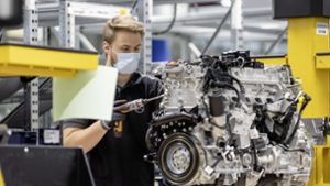 Die Autobranche ist mit Blick auf die Beschäftigung Deutschlands wichtigster Industriezweig. Hier ein Bild aus dem Daimler-Werk  in Stuttgart-Untertürkheim. Foto: Daimler AG/Mercedes-Benz AG - Global Commun