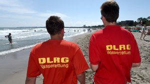 Nicht nur an der Ostsee häufen sich Badeunfälle. Oft werden Verbote aber auch einfach ignoriert. Foto: dpa