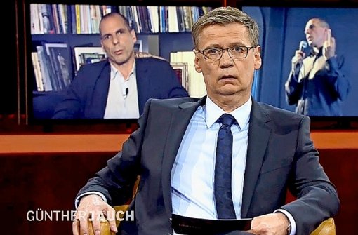Günther Jauch spricht den damaligen Finanzminister Griechenlands, Iannis Varoufakis, auf die Szene mit dem Mittelfinger an Foto: I&U TV Produktion GmbH & Co. KG