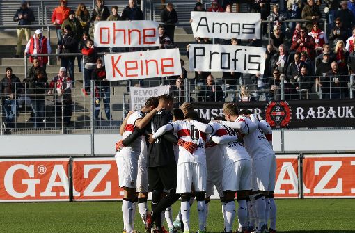 Fan-Protest beim VfB Stuttgart gegen die mögliche Abschaffung der zweiten Mannschaft. Foto: Baumann