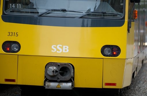 In Stuttgart-Wangen ist am Dienstagnachmittag der Stadtbahnverkehr der Linien U4 und U9 unterbrochen worden. Ein Mercedes war mit einer Bahn der U4 zusammengestoßen. (Symbolfoto) Foto: dpa