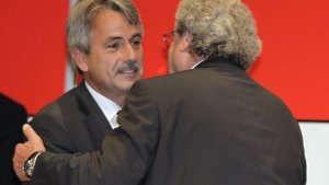 Es gibt viel zu bereden: VfB-Aufsichtsratschef Dieter Hundt (re.) und Präsident Gerd Mäuser. Foto: Pressefoto Baumann