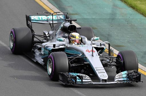 Mercedes-Pilot Lewis Hamilton ist im Training in Melbourne die Tagesbestzeit gefahren. Foto: AP