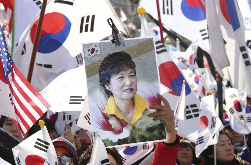 Unterstützer der ehemaligen Präsidentin Südkoreas, Park Geun Hye, demonstrieren in Seoul, nachdem das Verfassungsgericht Park des Amtes enthoben hatte. Foto: AP