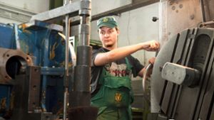 In der Elektro- und Metallbranche bringen die jungen Menschen ihre Ausbildung besonders häufig zu Ende. Foto: imago/Rupert Oberhäuser