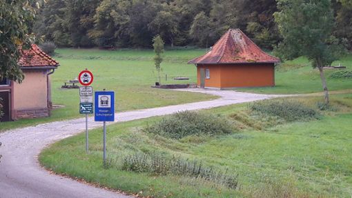 Das neue Wasserschutzgebiet ist deutlich gekennzeichnet. Foto: Landratsamt Enzkreis