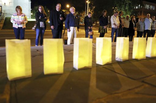 Menschen gedenken der Opfer in Las Vegas. Foto: dpa