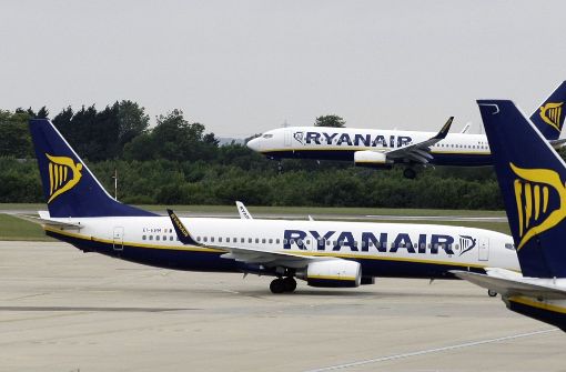 Der in der Kritik stehende Billigflieger Ryanair hat mit der Veröffentlichung einer Liste von Flügen begonnen, die in den Wochen bis zum 31. Oktober ausfallen sollen. Foto: AP
